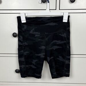 Athleta Ultimate Stash Pocket Camo 7” Shorts - Size S